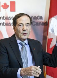 Kanada obnovila bezvízový styk s Českem, potvrdil kanadský velvyslanec v Praze Otto Jelinek