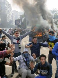 Protesty studentů na káhirském náměstí Tahrír