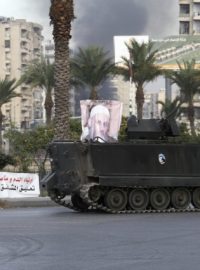 Obrněné vozidlo v ulicích Tripolisu