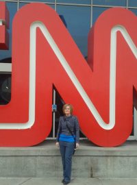 Před budovou CNN v Atlantě