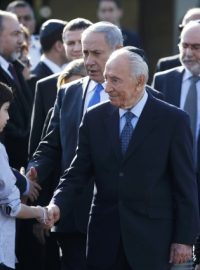 Izraelský prezident Šimon Peres kondoluje pozůstalým