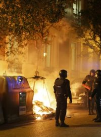 Demonstranti se v noci ve španělském Madridu střetli s policií