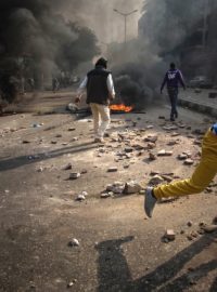 V Káhiře o víkendu pokračovaly střety demonstrantů s policií, vyžádaly si desítky obětí  (ilustrační foto)
