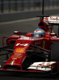 Fernando Alonso s novým monopostem Ferrari během testů v Jerezu