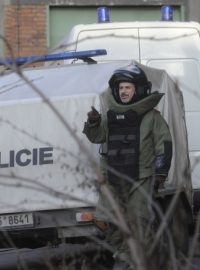 Policisté objevili zbraně a výbušniny v jedné z průmyslových budov ve Zlíně, která  patří otci Radka Březiny