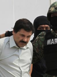 Nejhledanějšího obchodníka s drogami Joaquina Guzmána dopadla mexická policie