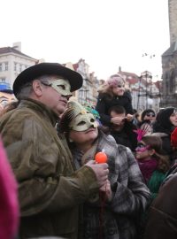 Průvodem masek na Staroměstském náměstí odstartoval festival Carnevale Praga