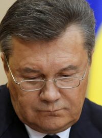 Svržený ukrajinský prezident Viktor Janukovyč na tiskové konferenci v jihoruském Rostovu na Donu, kde vystoupil s projevem k  situaci na Ukrajině