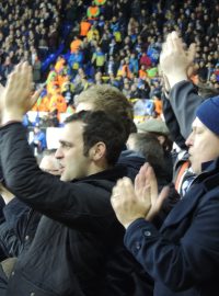 Fanoušci Tottenhamu oslavují výhru 3:1 nad Dněprem a postup do osmifinále Evropské ligy