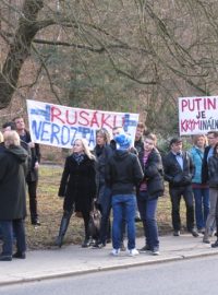 V karlovarské lázeňské zóně vyšlo vyjádřit podporu Ukrajině kolem 70 lidí