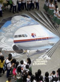 Filipínští studenti vyjadřují sympatie příbuzným cestujících na palubě zmizelého malajsijského letadla