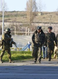 Krym, Belbek. Ukrajinskou vojenskou základnu dobyli Rusové