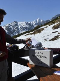Slováci volili prezidenta i ve Vysokých Tatrách ve výšce 1840 metrů nad mořem
