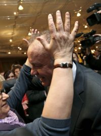 Žena, která podporovala Andreje Kisku ve slovenských prezidentských volbách, mu gratuluje ke zvolení
