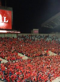 Fanoušci klubu Urawa Reds slaví gól