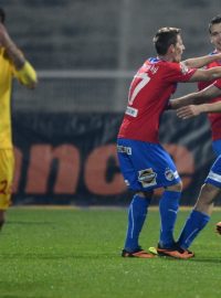Viktoria Plzeň vyhrála na hřišti Dukly Praha, Daniel Kolář se raduje z druhého gólu