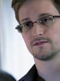Ocenění redaktorů Guardianu a Washington Postu pochválil ze svého ruského exilu sám Edward Snowden