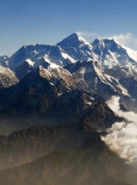 Mount Everest (uprostřed nejvyšší)