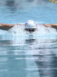 Michael Phelps při svém prvním závodě po návratu k závodění