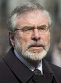 Lídra severoirské strany Sinn Féin Gerryho Adamse zadržela policie (snímek z března 2014)