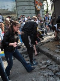 Ukrajina, Oděsa. Střety mezi proruskými a proukrajinskými demonstranty. Na snímku prorukrajiští aktivisté