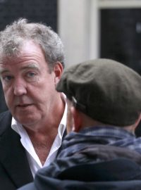 Proslulý moderátor pořadu Top Gear Jeremy Clarkson dostal od BBC poslední varování po dalším z řady incidentů
