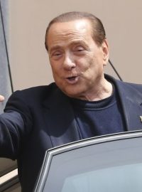 Bývalý italský premiér Silvio Berlusconi poprvé pracoval v pečovatelském domě nedaleko Milána