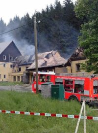 Hotel v Dětřichově zachvátil požár