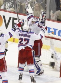 New York Rangers otočili semifinálovou sérii Východní konference NHL z 1:3 na 4:3 a postupují