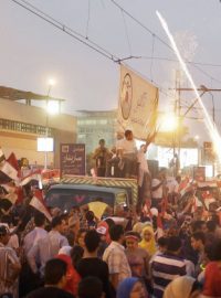 Káhirské ulice po inauguraci připomínaly silvestrovskou noc