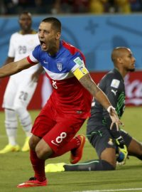 Americký kapitán Clint Dempsey se raduje ze vstřeleného gólu v utkání MS proti Ghaně, kterou USA porazily 2:1. 16. 9. 2014