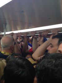 V metru směr Maracaná nebylo před zápasem k hnutí