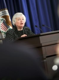 Šéfka Americké centrální banky Janet Yellenová přibližuje na tiskové konferenci závěry dvoudenního zasedání bankéřů