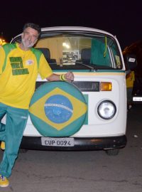 VW Kombi cestovatele Carlose Alberta de Valentim má registrační značku připomínající první cestu. Světový šampionát v USA v roce 1994