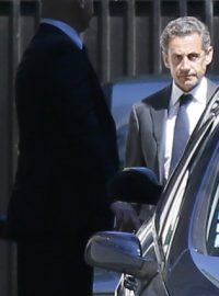 Exprezident Nicolas Sarkozy opouští svou rezidenci v Paříži