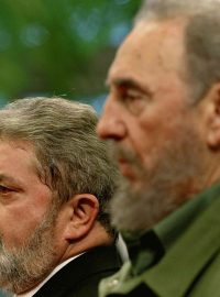 Fidel Castro (vpravo)