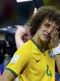 Kapitán David Luiz se po závěrečném hvizdu neubránil slzám