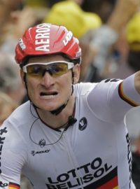André Greipel v cíli šesté etapy Tour de France