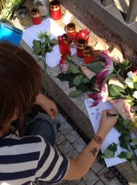 Češi vyjadřují soustrast rodinám obětí