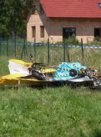 Trosky letadla Zlín 526, ve kterých našel smrt jedenapadesátiletý pilot