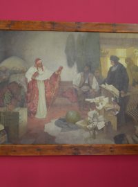 Expozice s názvem Alfons Mucha v zrcadle doby v zámecké jízdárně Alšovy jihočeské galerie na zámku Hluboká