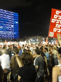 Židé a Arabové odmítají být nadále nepřáteli, říká hebrejsky psaný slogan