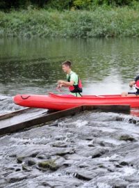 Na Dyji v okolí Znojma usnadní vodákům sjíždění jezů tři nové skluzavky