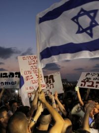 Proti sňatku Morel a Mahmúda protestovalo asi 200 židovských extremistů