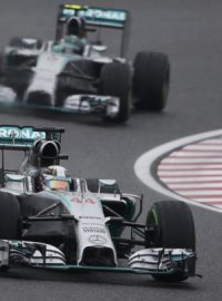 Závod v Japonsku vyhrál Lewis Hamilton před týmovým kolegou Rosbergem