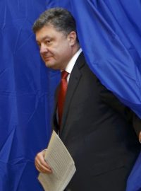 Ukrajinský prezident Petro Porošenko volí v parlamentních volbách v Kyjevě