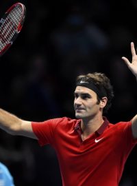 Roger Federer má na Turnaji mistrů už 2 vítězství, porazil i Nišikoriho