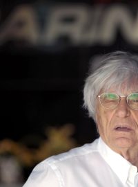 Šéf formule 1 Bernie Ecclestone na závěrečném závodě v Abú Zabí