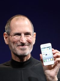 Steve Jobs představuje iPhone 4