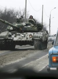 Proruští separatisté na tanku východně od Doněcku